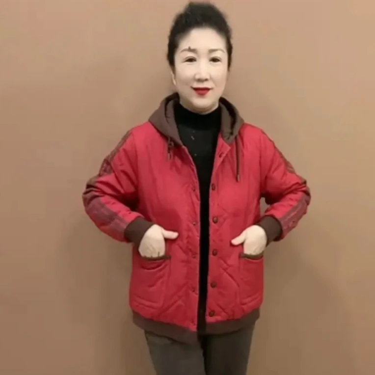新款连帽中老年女装休闲棉衣加厚宽松妈妈装棉服