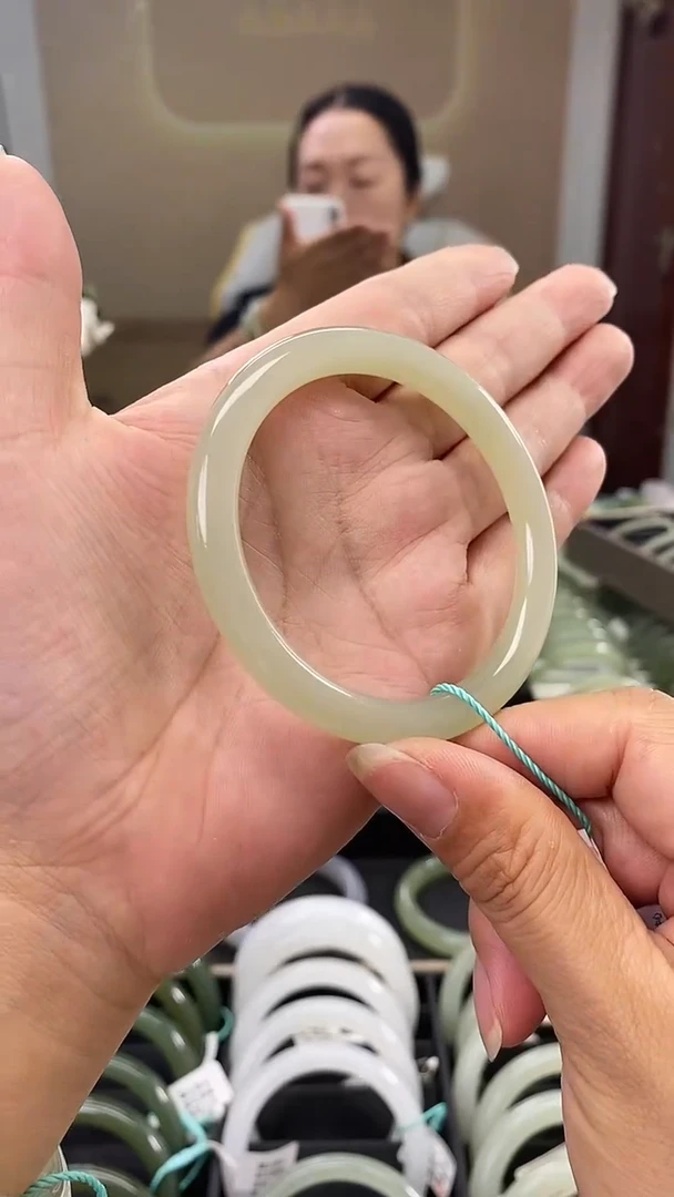 【闪购商品】和田玉冰底手镯未镶嵌52.53