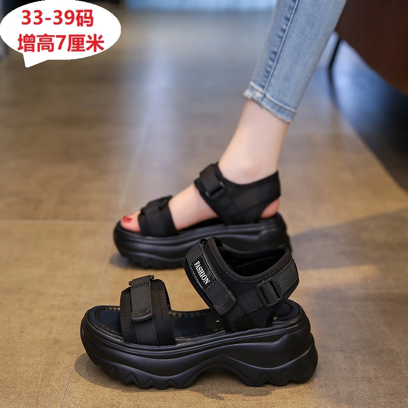7cm厚底凉鞋女款小脚33码矮个子夏季时尚休闲运动风沙滩鞋ins2025
