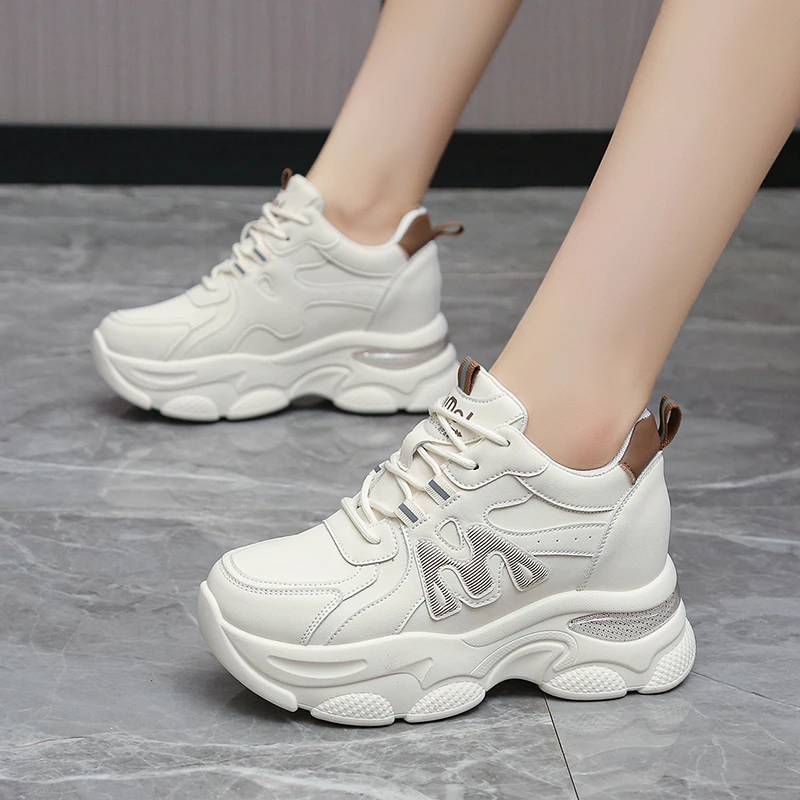 内增高小白鞋女款皮面厚底时尚休闲运动鞋2024秋季新款矮个子女鞋