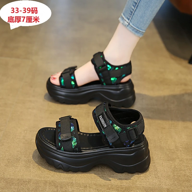 7cm厚底外穿网红2025年夏季新款小脚矮个子时尚增高沙滩女凉鞋ins