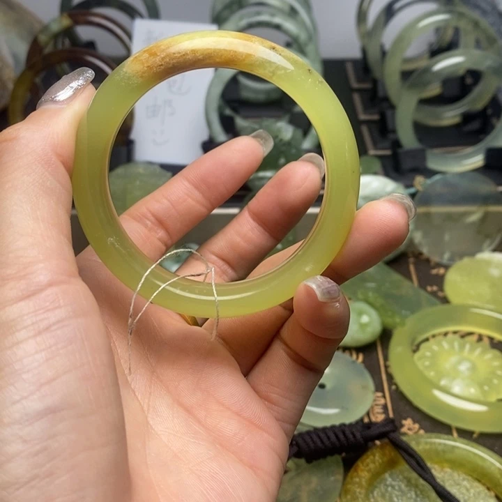 蛇纹石玉项圈未镶嵌