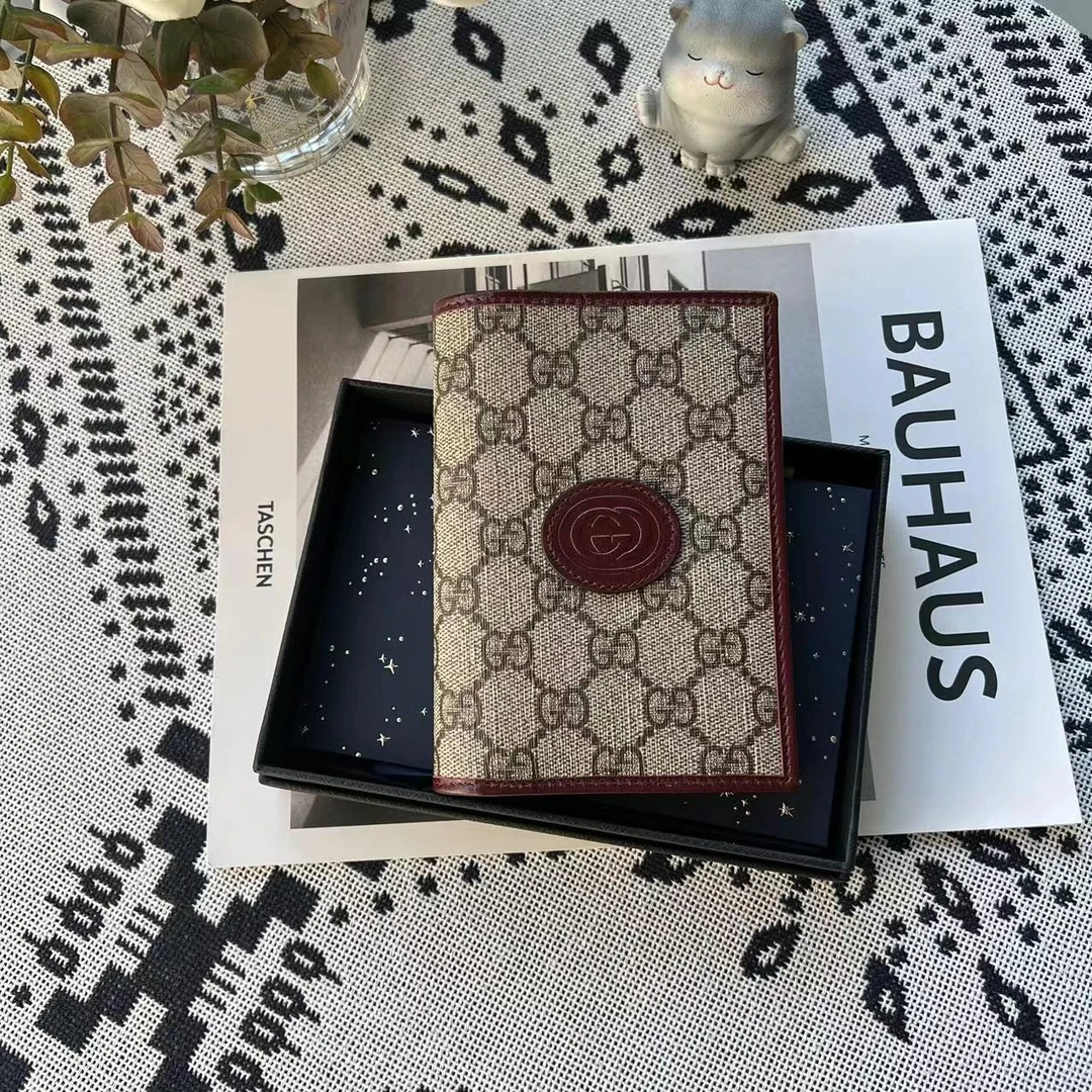 99新 GUCCI/古驰 老花Logo皮革徽标帆布拼皮护照夹