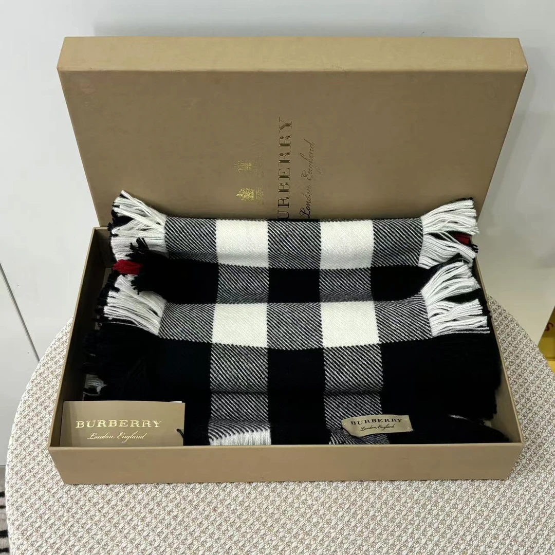 99新 BURBERRY/博柏利 黑白拼红格纹羊毛围巾