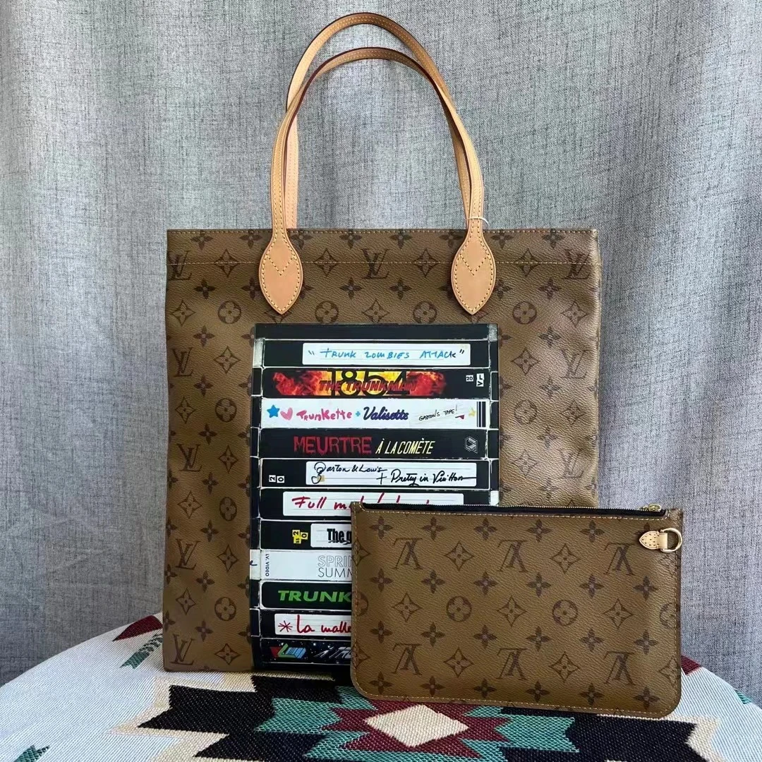 95新 LouisVuitton/路易威登  姜黄老花拼涂鸦托特子母包