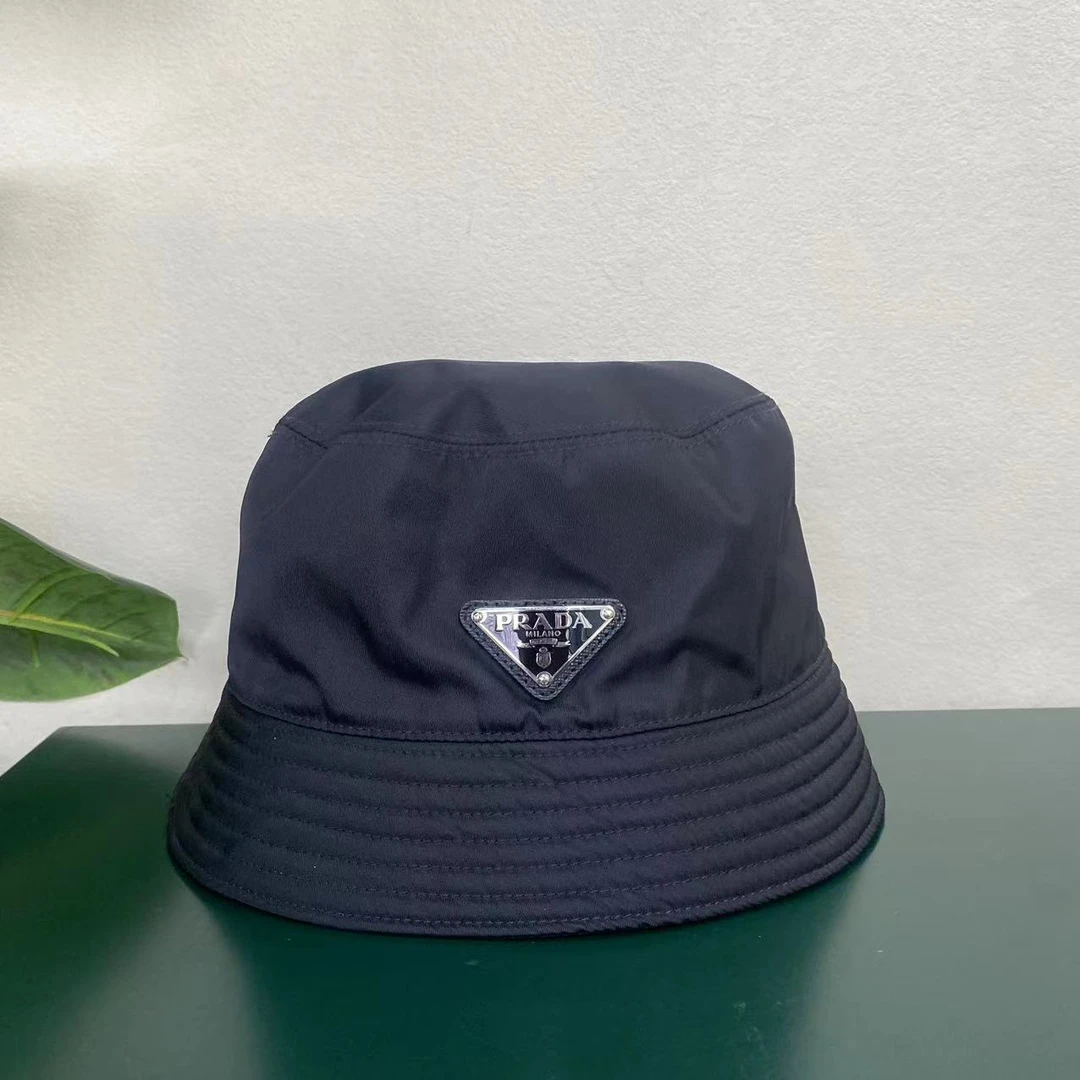 95新 Prada/普拉达 黑色三角标尼龙帽子（L码）