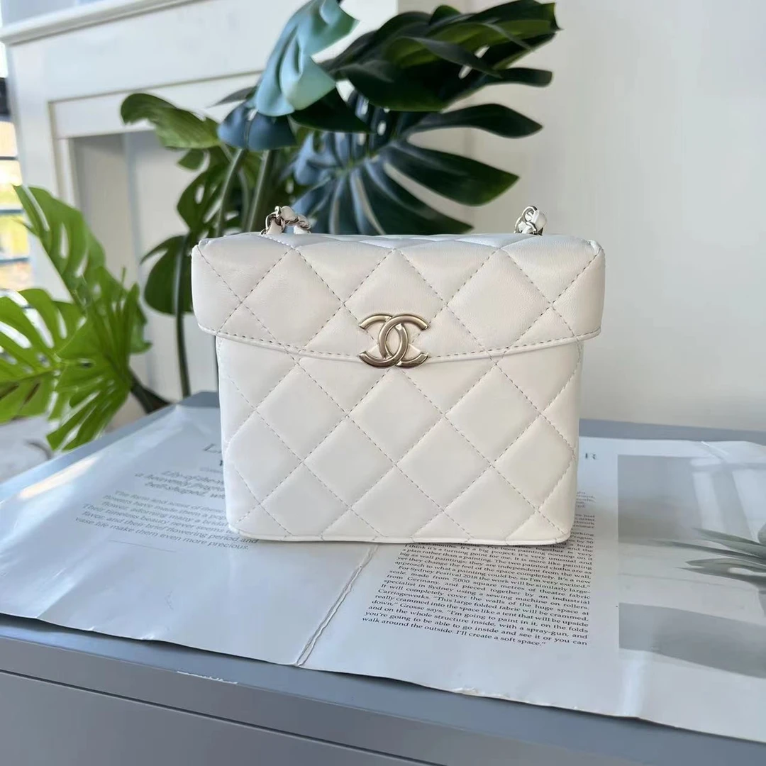 95新 奢小喵 六月 Chanel 香奈儿 白色盒子包 22111701