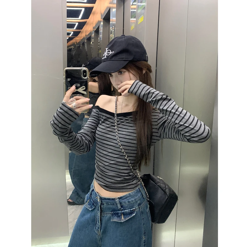 斜领露肩小心机条纹长袖T恤女早秋新款辣妹修身显瘦短款小众上衣