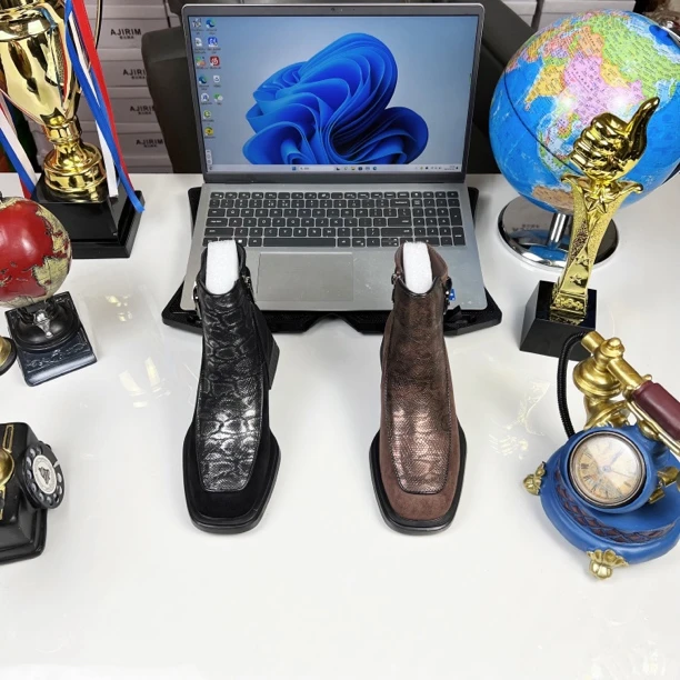 2586新款女款靴子加绒款