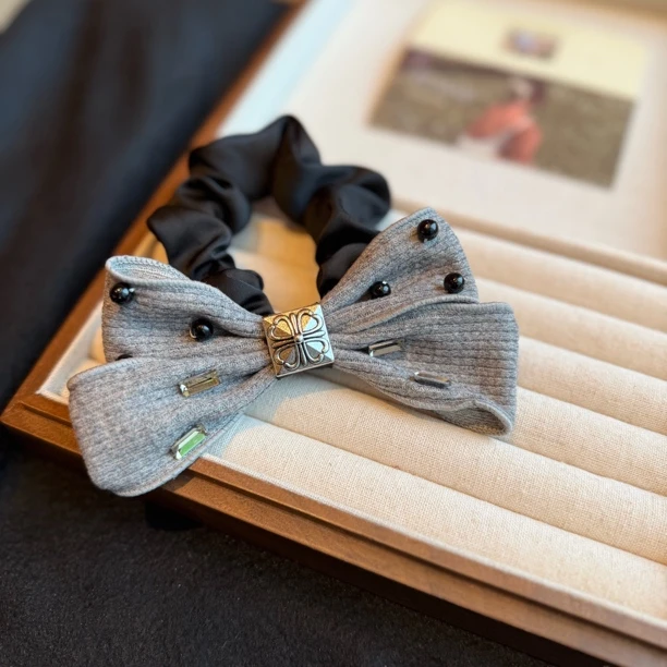 7433灰黑色蝴蝶结发圈