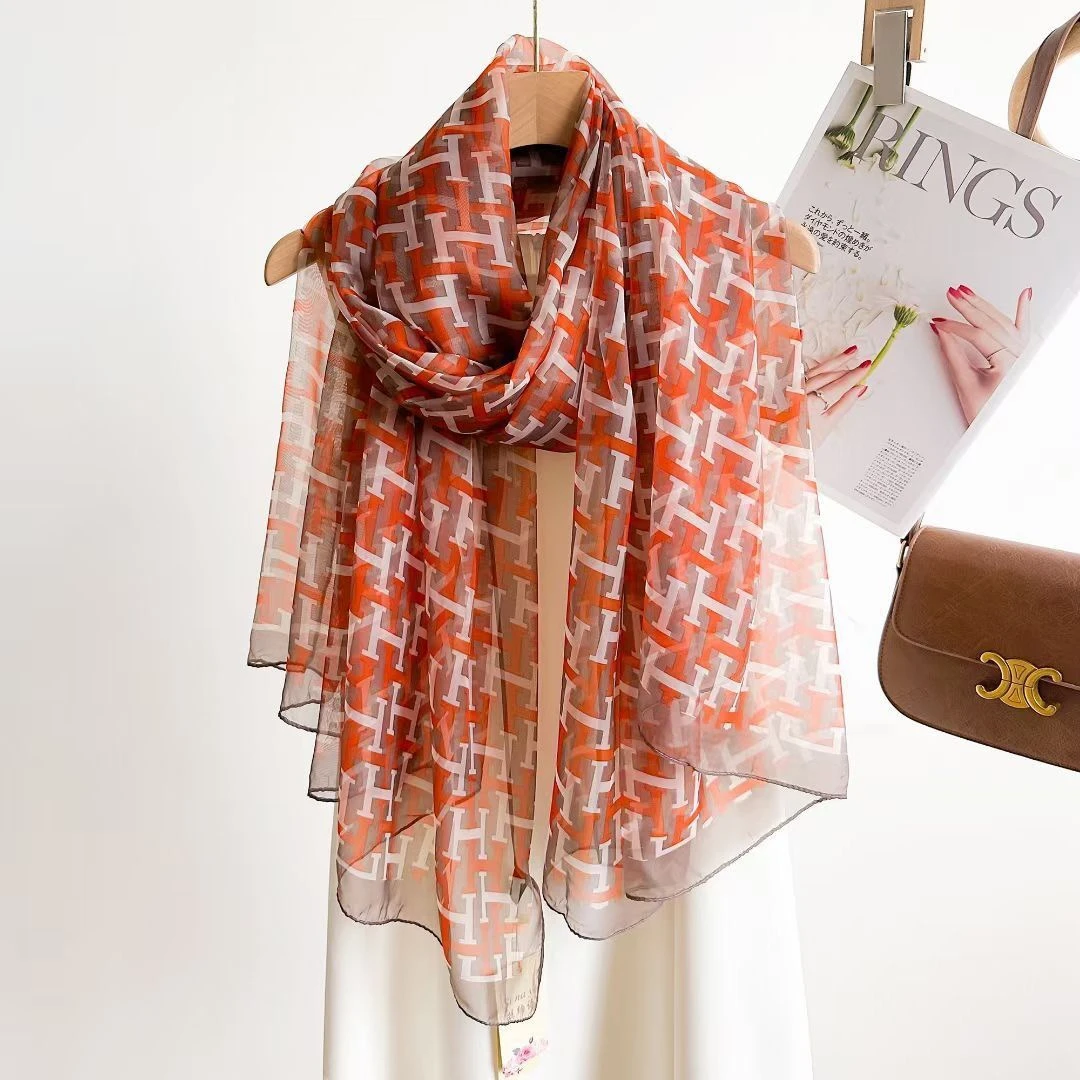橘色字母130x180优柔纱丝巾