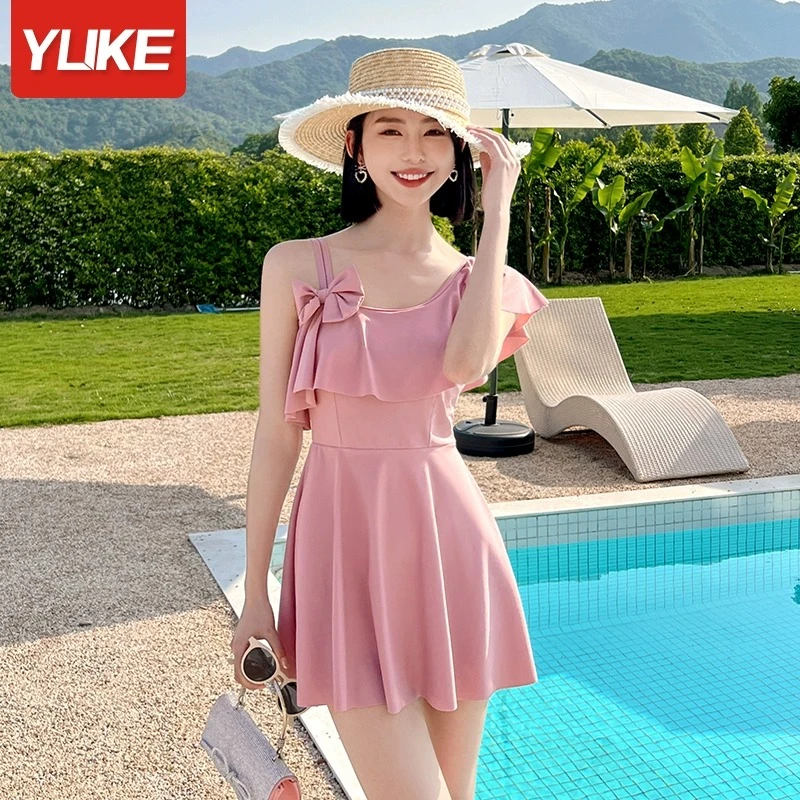 泳衣女款2023年新款连体纯欲性感微胖女孩遮肉大码专业吊带连衣裙