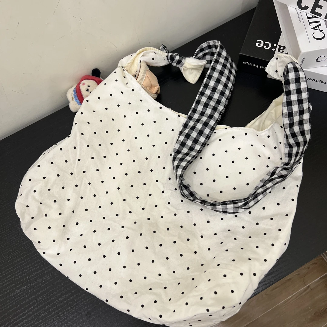 小清新文艺波点拼色学生通勤布袋可爱少女单肩腋下包