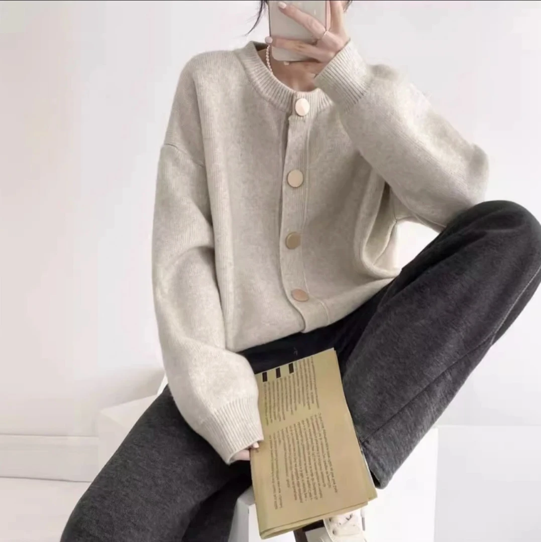 2024年设计感排扣纯色针织毛衣外套开衫慵懒宽松圆领8800