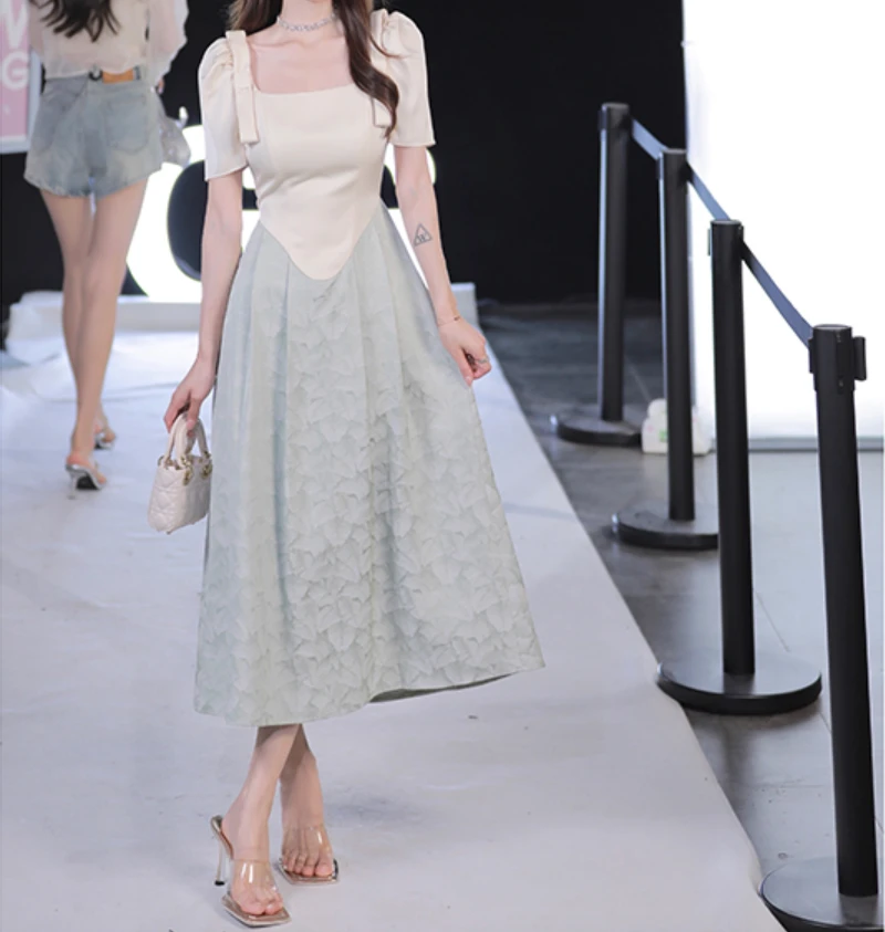 【果果家优选】高腰收腰泡泡袖名媛方领温柔拼接设计感连衣裙
