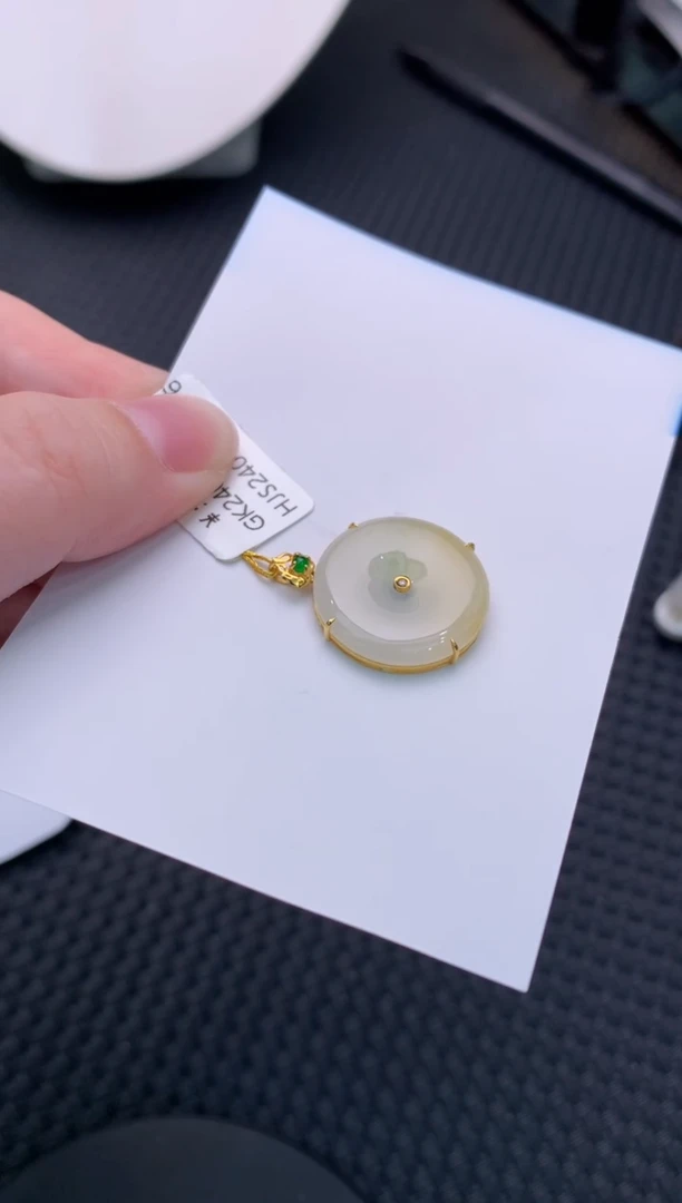 【闪购商品】翡翠颈饰18K金镶嵌8888888888