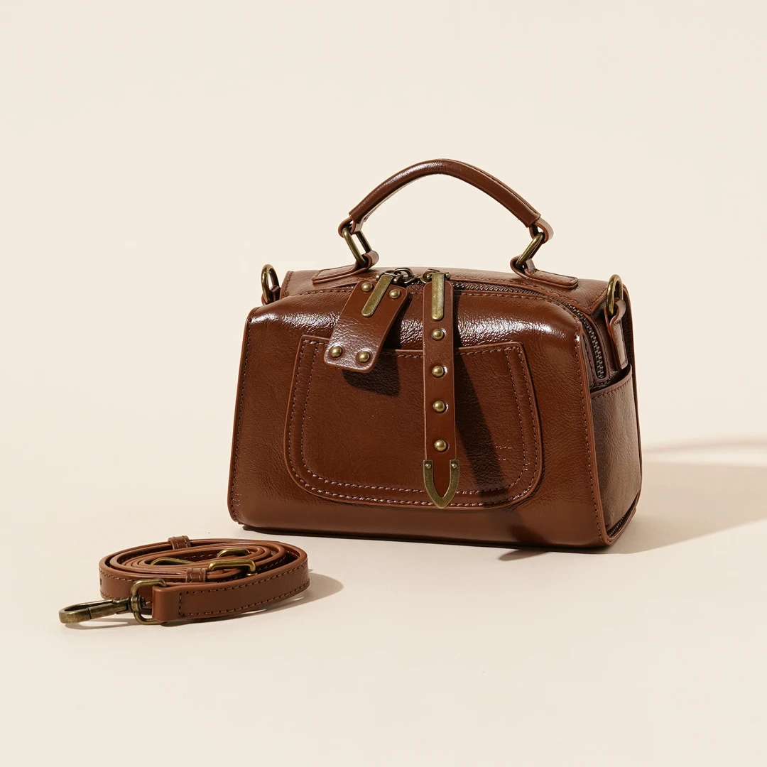 岩牛2025年新款头层牛皮植鞣皮女士斜挎包简约时尚小城堡YN3397