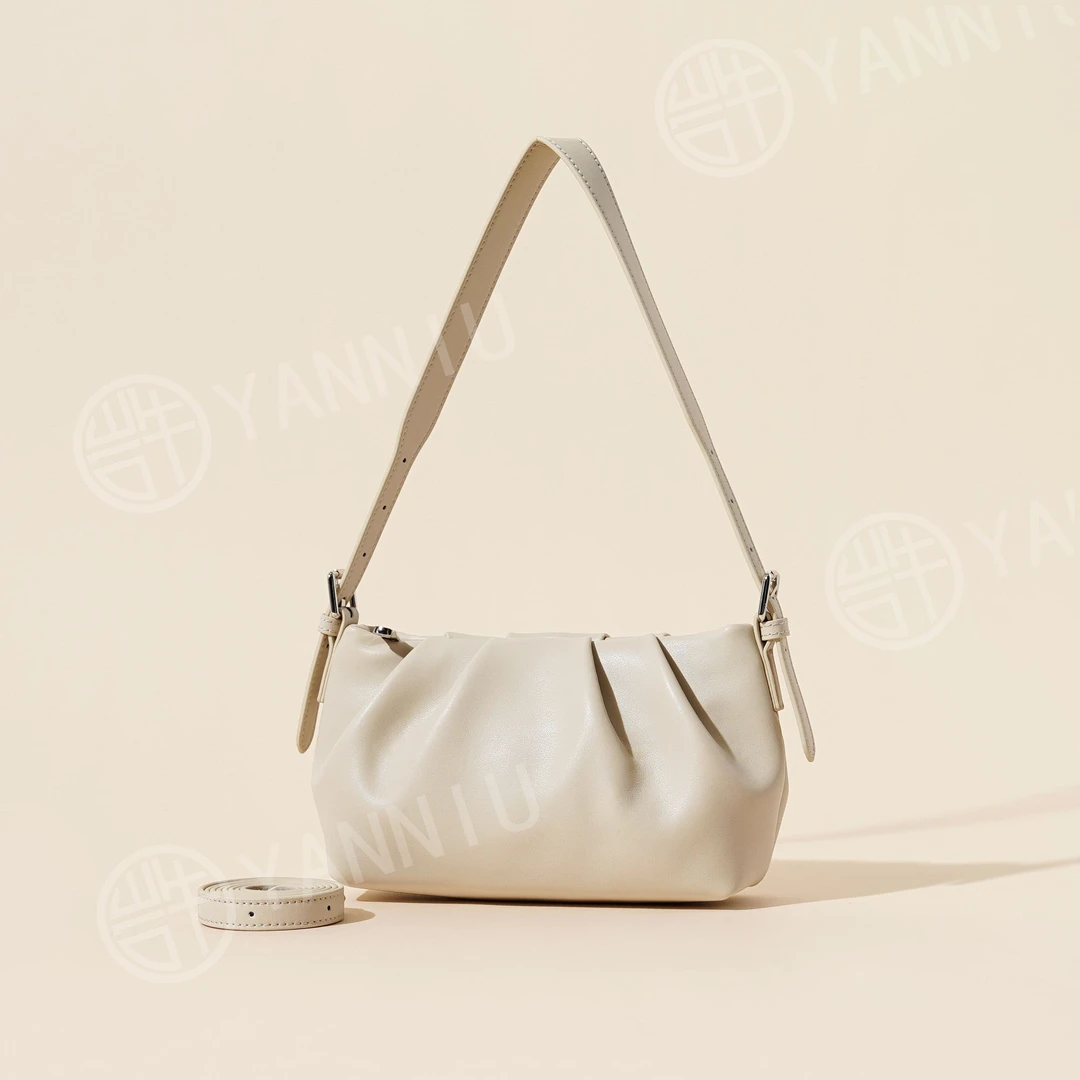 岩牛云朵包新款小众百搭褶皱真皮复古斜跨单肩纯色简约肩包YN3347
