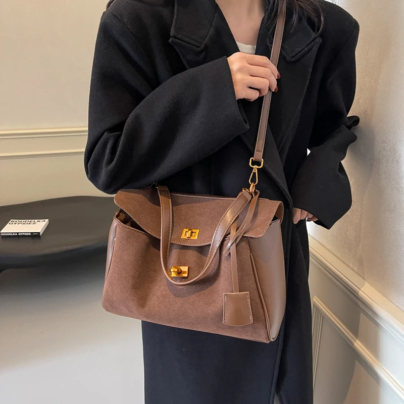 秋冬新款大容量单肩包高级质感锁扣re单肩斜挎女包