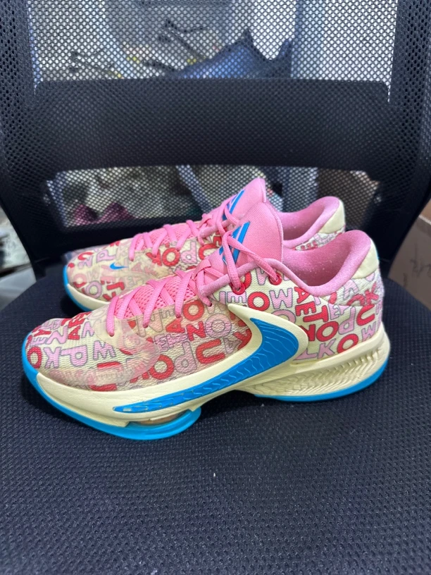 42码/字母哥4/9新/无原盒/鞋侧瑕疵/