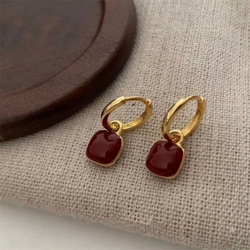 2023年新款潮红色小巧爱心春季耳环高级感金属耳扣耳饰气质耳钉女