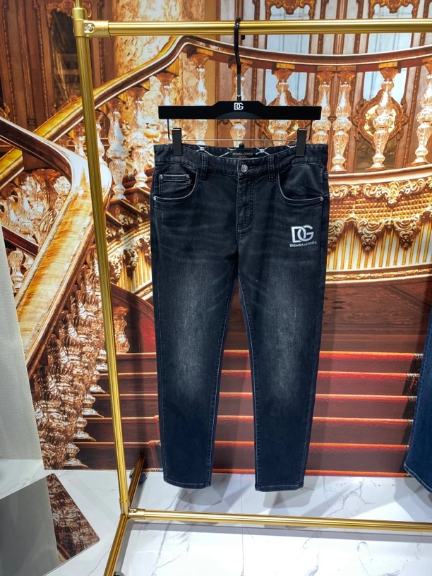 【尚品汇】秋冬男士修身弹力柔软轻奢黑灰牛仔裤显瘦