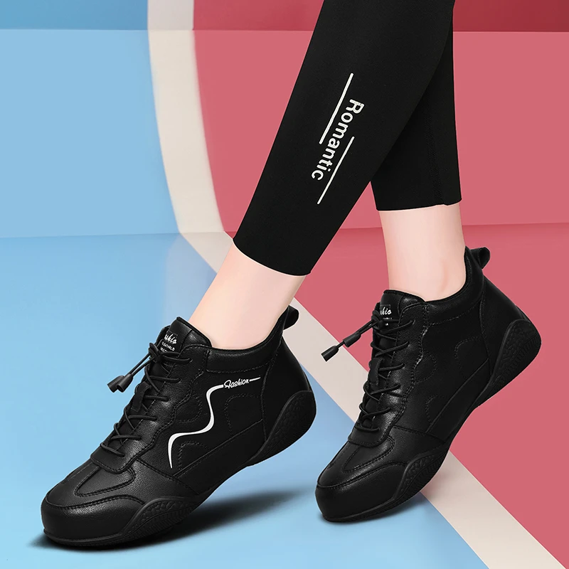 真皮运动鞋女2025秋冬季新款平底休闲高帮皮鞋软底旅游妈妈黑皮鞋