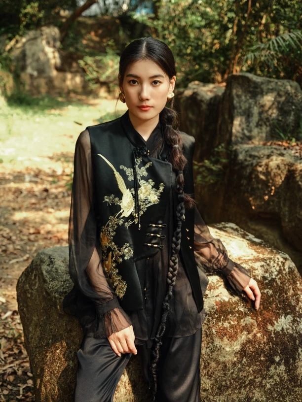 一着·章海燕 原创重工刺绣新中式盘扣斜襟马甲绣花