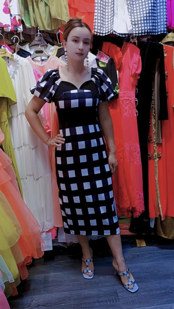 女装连衣裙显瘦黑白中长款气质