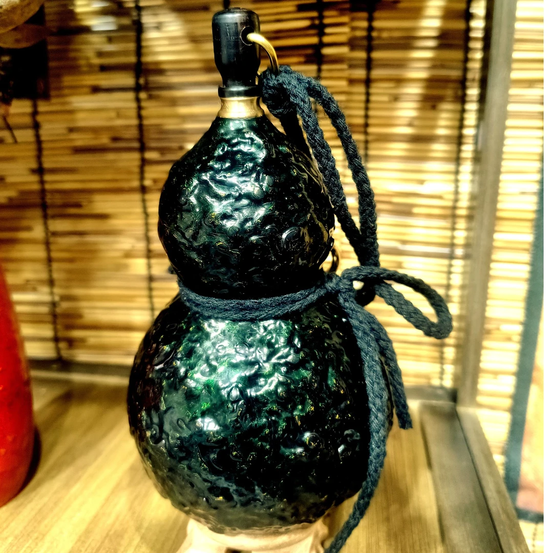 荧光绿金虫纹大漆酒葫芦礼盒包装容量一斤装