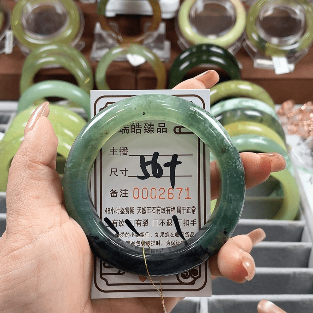 蛇纹石玉手镯未镶嵌