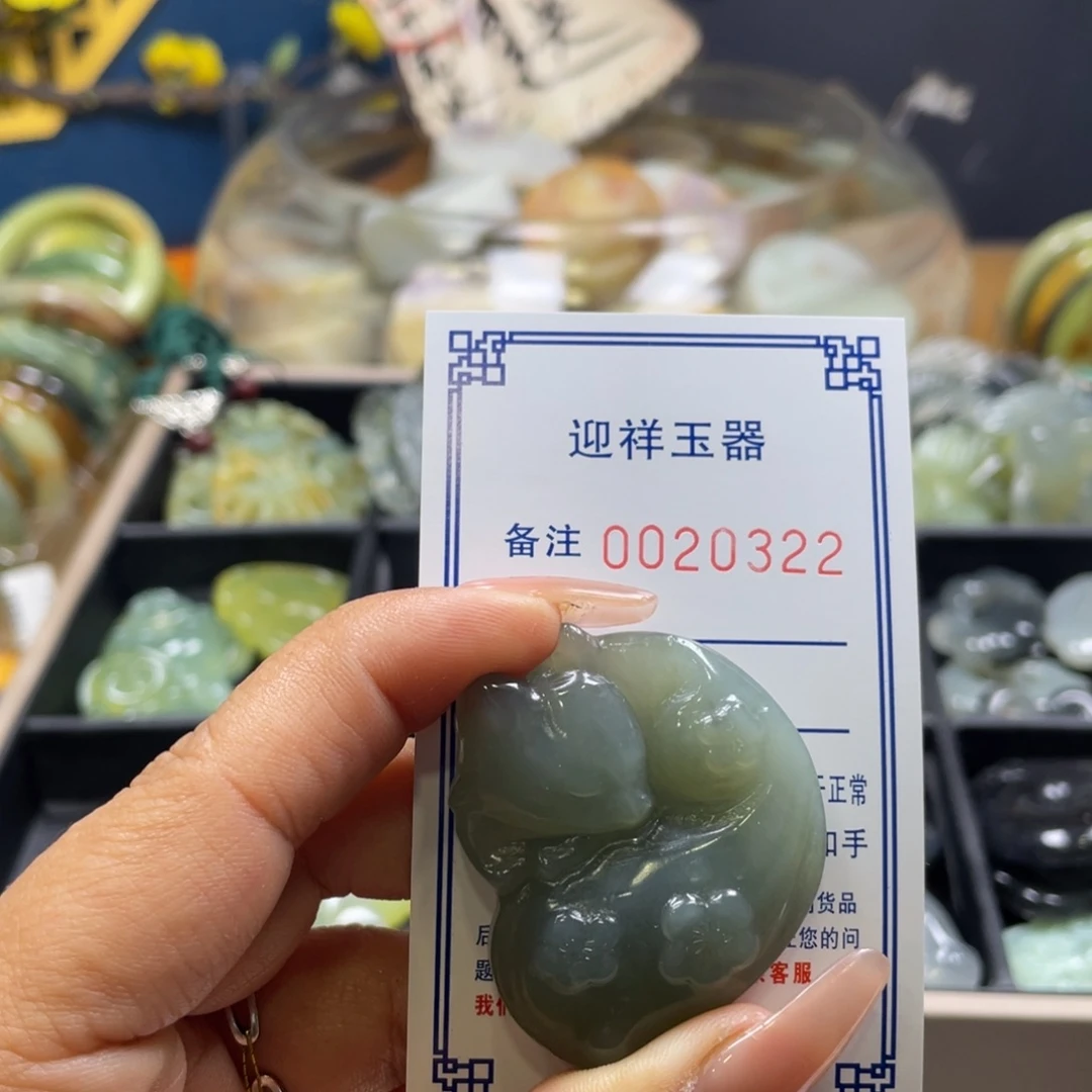 蛇纹石玉吊坠未镶嵌奶**里