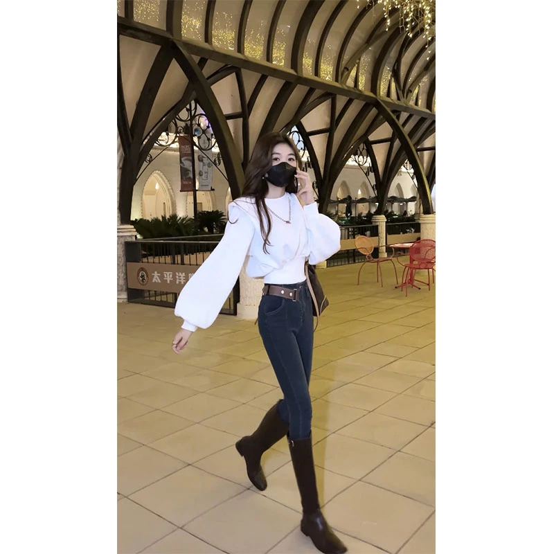 2025年新款女装白色长袖高腰卫衣上衣百搭显瘦修身牛仔裤时尚裤子