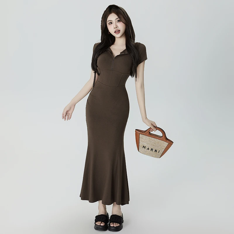 连帽收腰打褶修身鱼尾连衣裙气质性感修身包臀设计师显瘦长裙