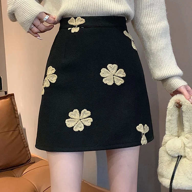 黑色刺绣毛呢半身裙女装秋冬季2024新款小个子高腰显瘦A字包臀