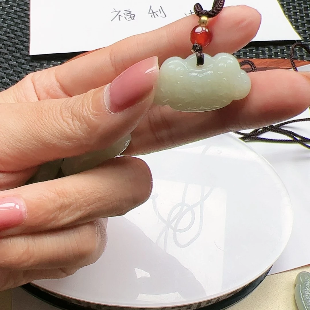 和田玉颈饰未镶嵌18
