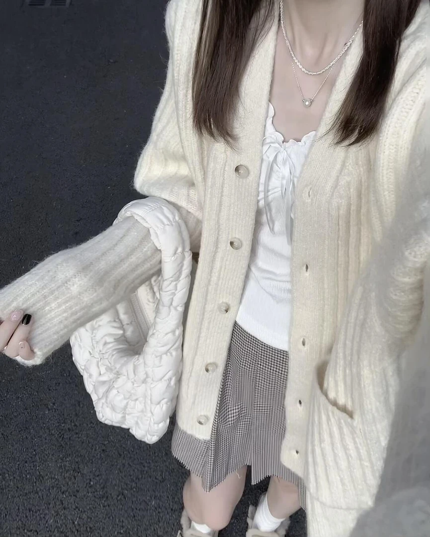 韩系温柔风软糯大毛衣开衫女内搭系带背心格子百褶短裙三件套秋冬