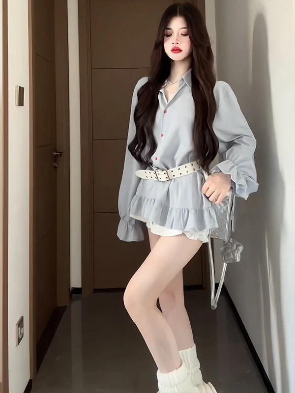 红豆生蓝国 爱心刺绣衬衫红扣花边拼接宽松上衣秋+高腰短裙两件套