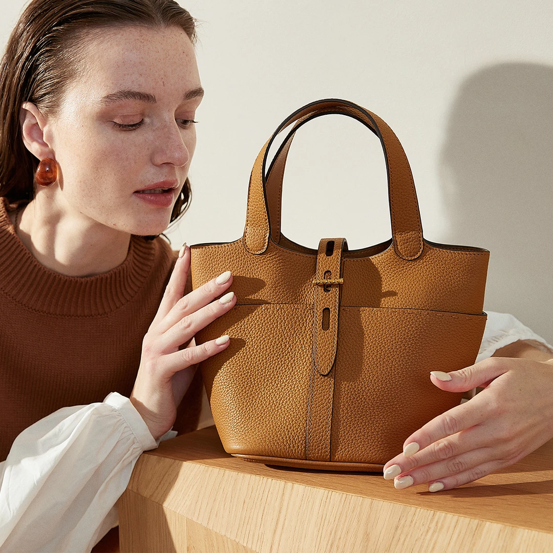 伊米妮女士小众欧美时尚头层牛皮真皮包手提菜篮子水桶包通勤轻奢