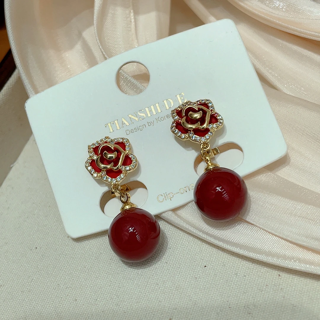 铜合金仿珍珠耳饰 新款轻奢红色山茶花朵无耳洞耳夹气质银针耳环