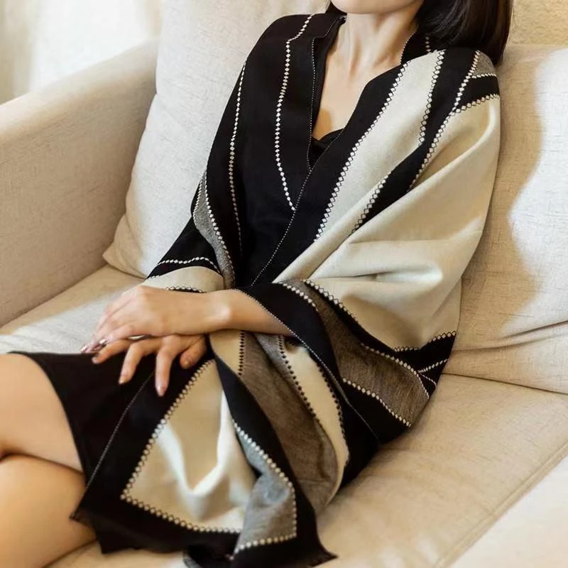 围巾女秋冬新款加厚空调房保暖超长大披肩格子双面百搭两用时尚