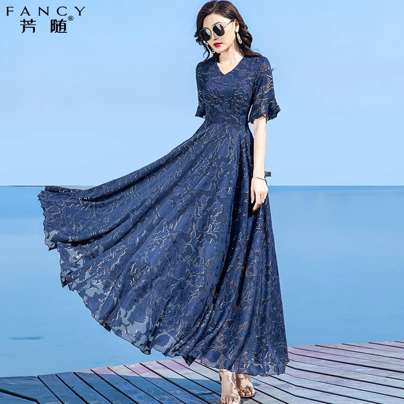 蓝色剪花雪纺连衣裙女2025年夏季新款轻奢高端气质v领大摆长裙