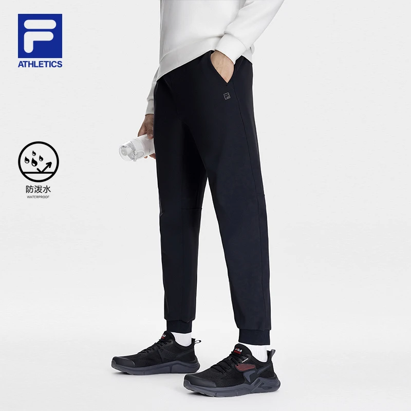Fila/斐乐男子【防泼水束脚】保暖运动休闲弹力简约长裤A11M341612F