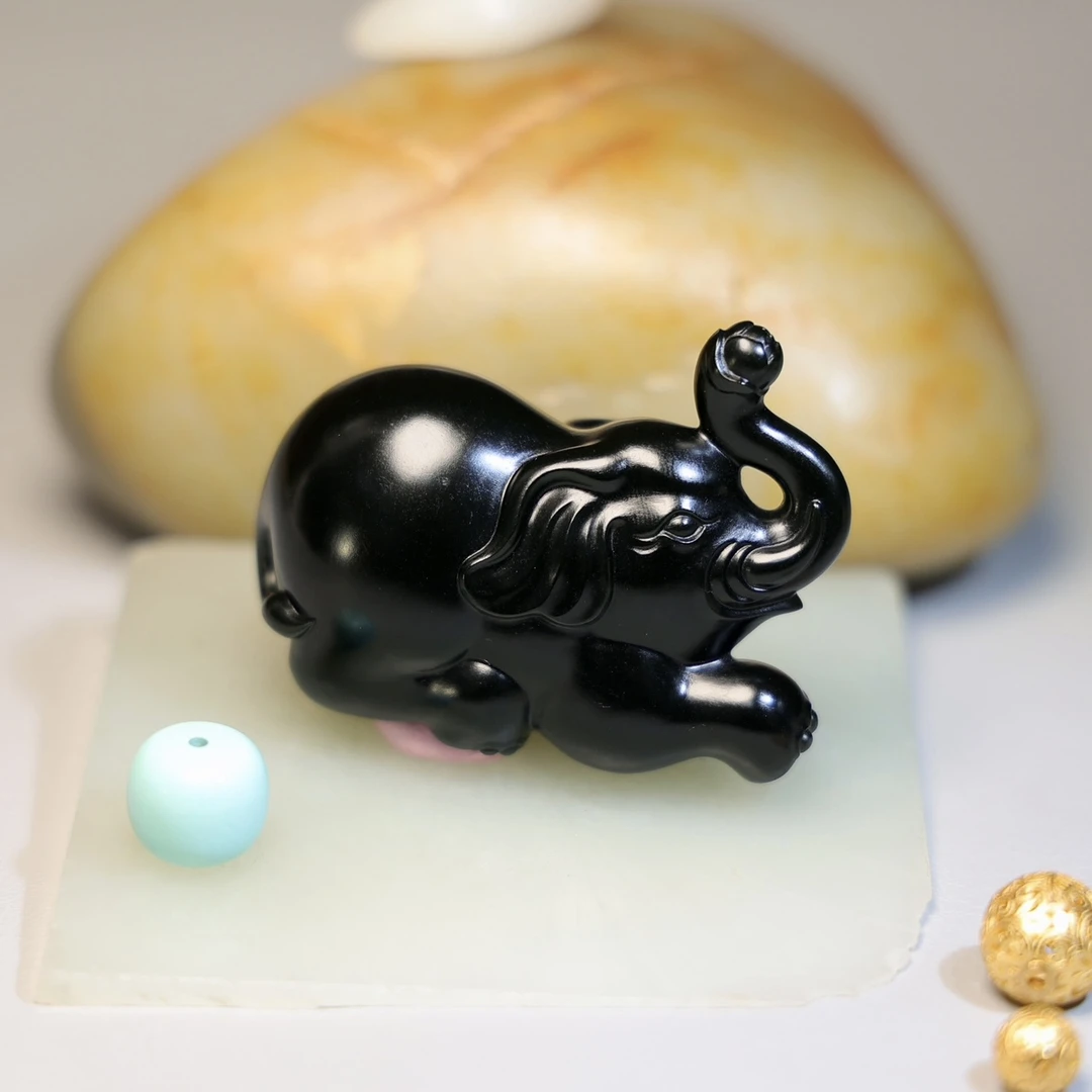 秋会长的新疆天然和田玉黑青籽大象挂件手把件吉祥