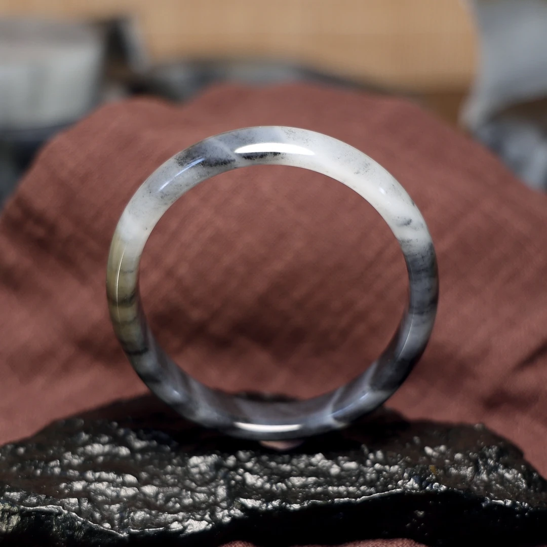 秋会长的和田玉新疆天然青花墨玉籽料手镯女士镯子53.5mm圈口