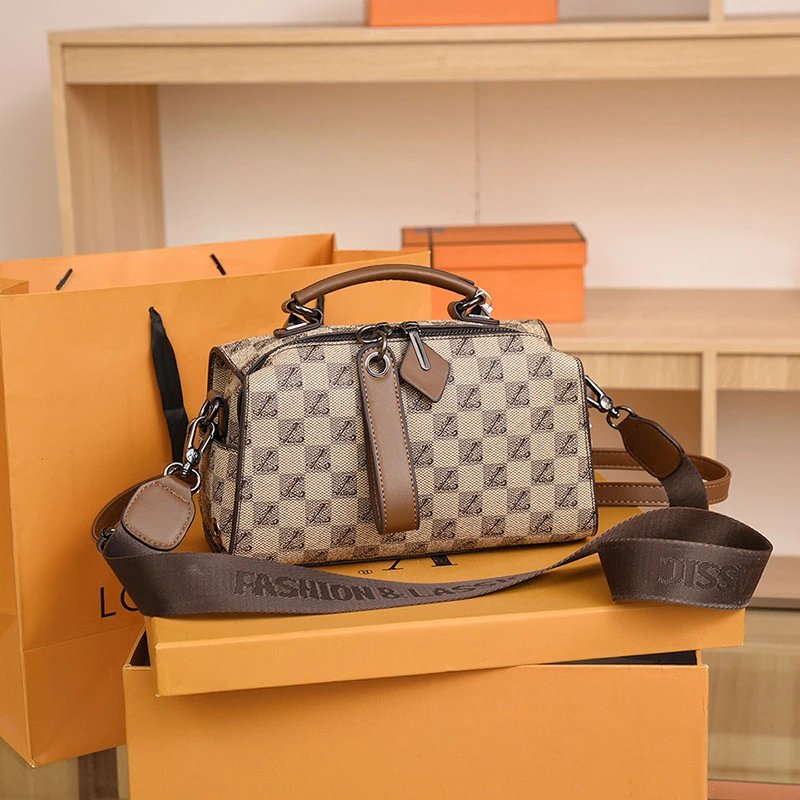 网红轻奢质感波士顿枕头包2024新款女包正品百搭手提斜跨单肩包女