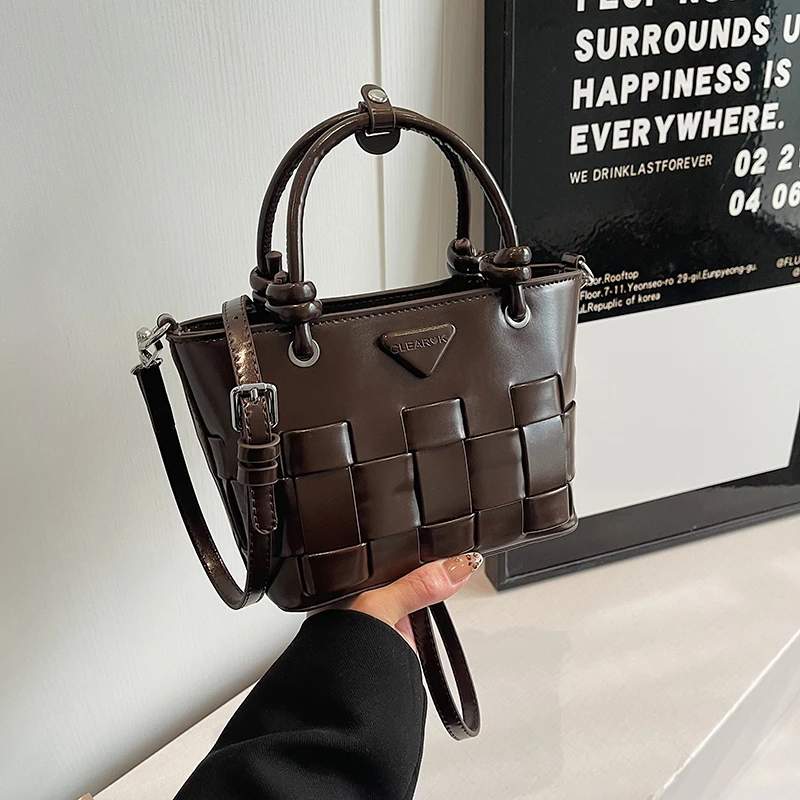 2024新款编织水桶包秋冬爆款高级感小众手提菜篮包网红气质斜跨包