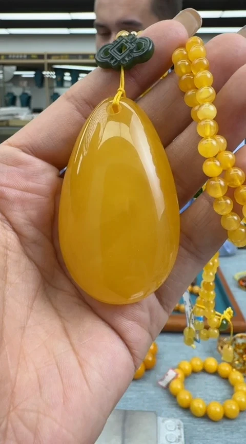 【闪购商品】琥珀颈饰未镶嵌580秒拍号