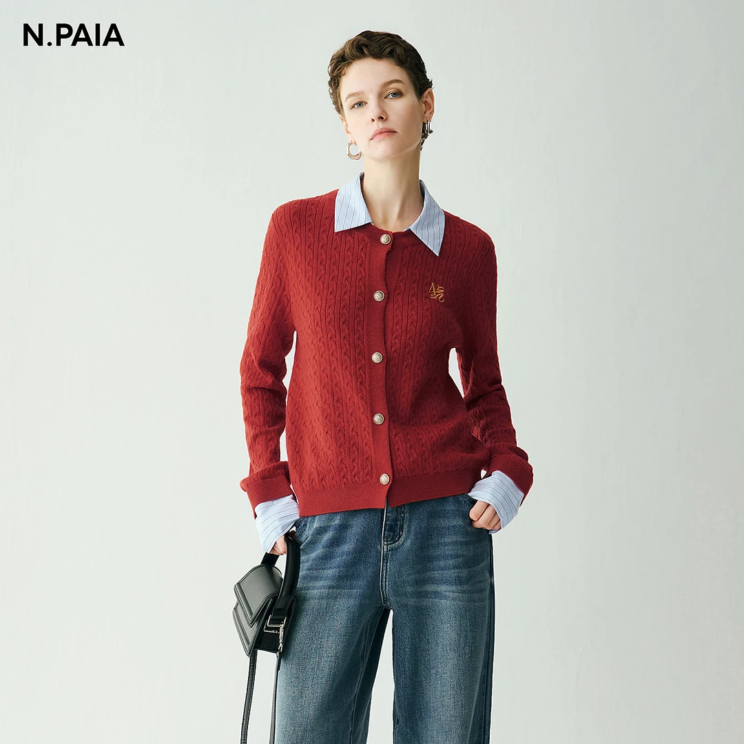 恩派雅2024秋新款绵羊毛可拆卸衬衫领刺绣针织上衣女XNJAW9112A