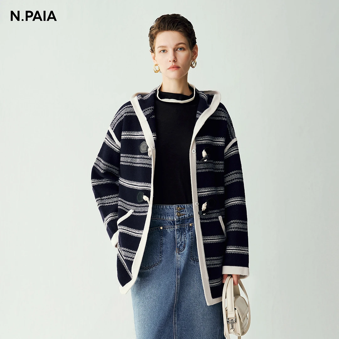 恩派雅2024秋新款新款绵羊毛撞色斗篷式针织开衫外套女XNJAW9110A